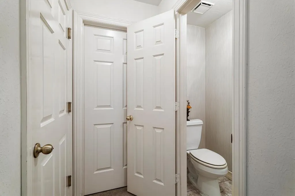 1121 Lakestream Drive