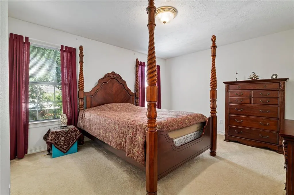 1121 Lakestream Drive