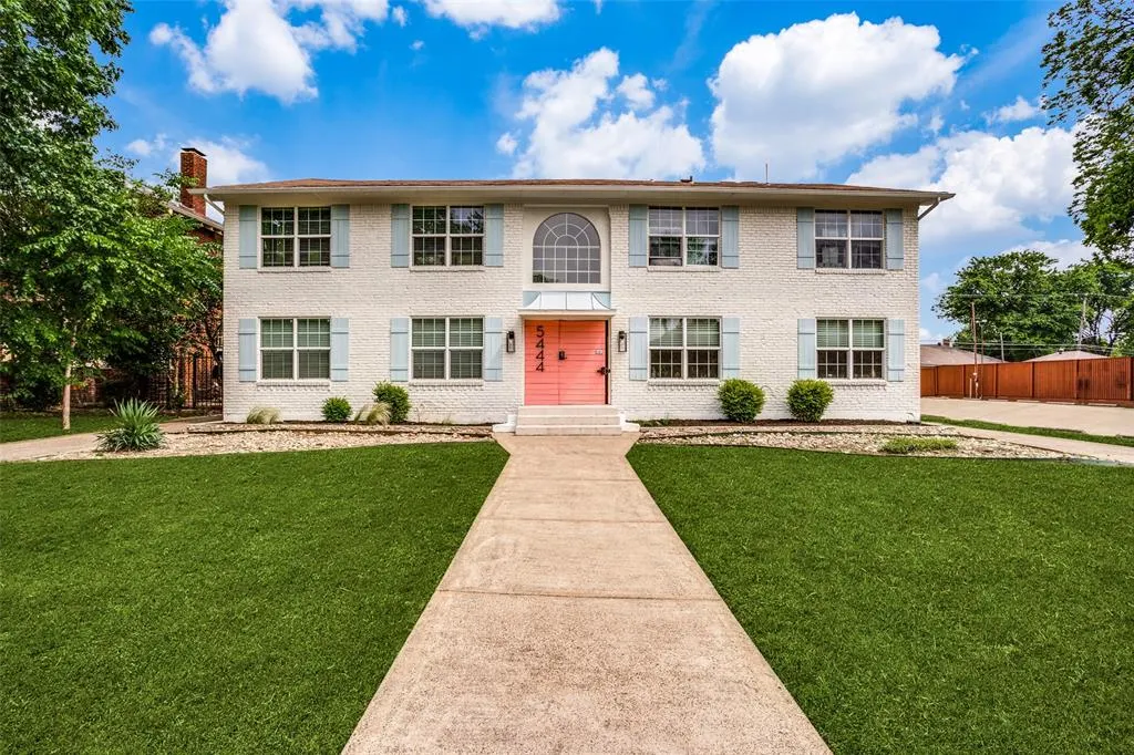 5444 Gaston Avenue
