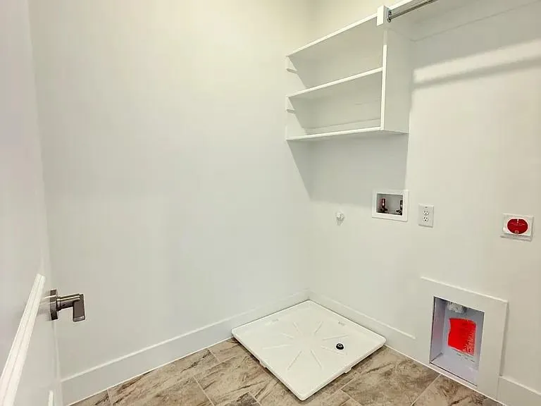2556 Campden Mews