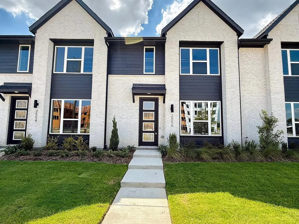 2556 Campden Mews