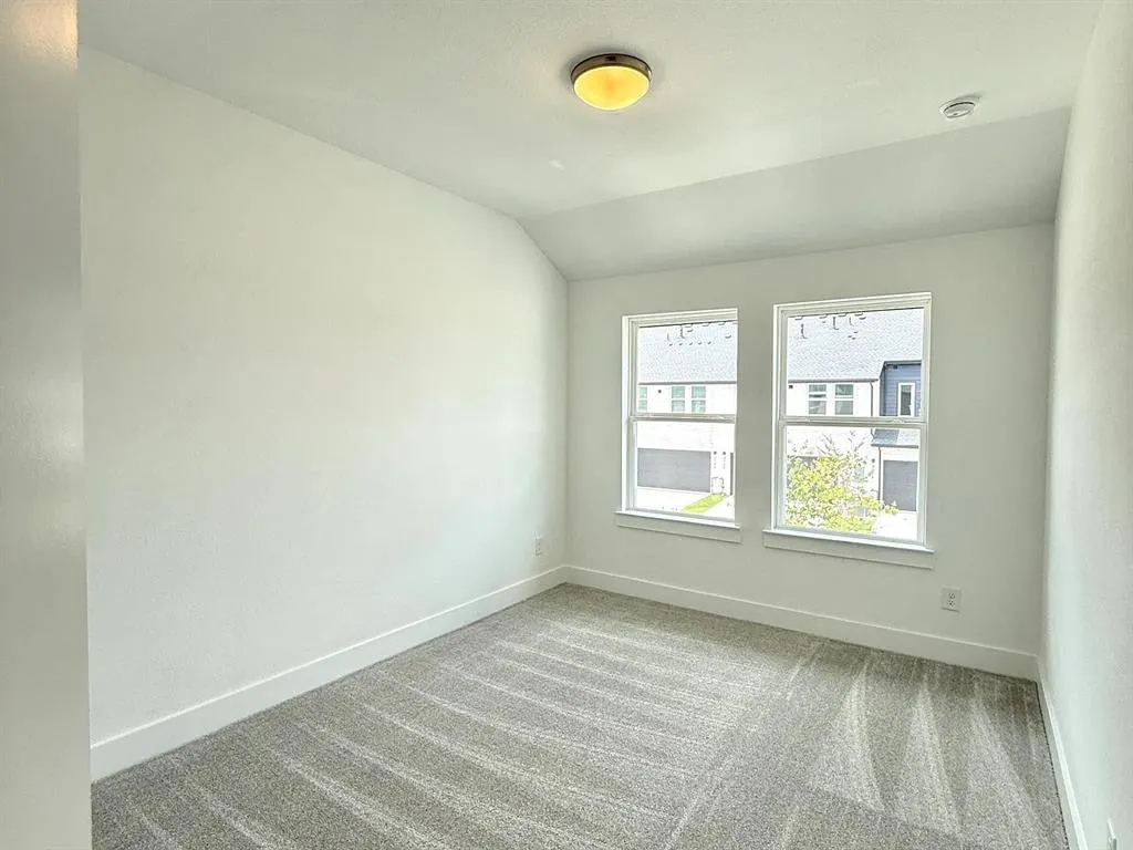 2556 Campden Mews