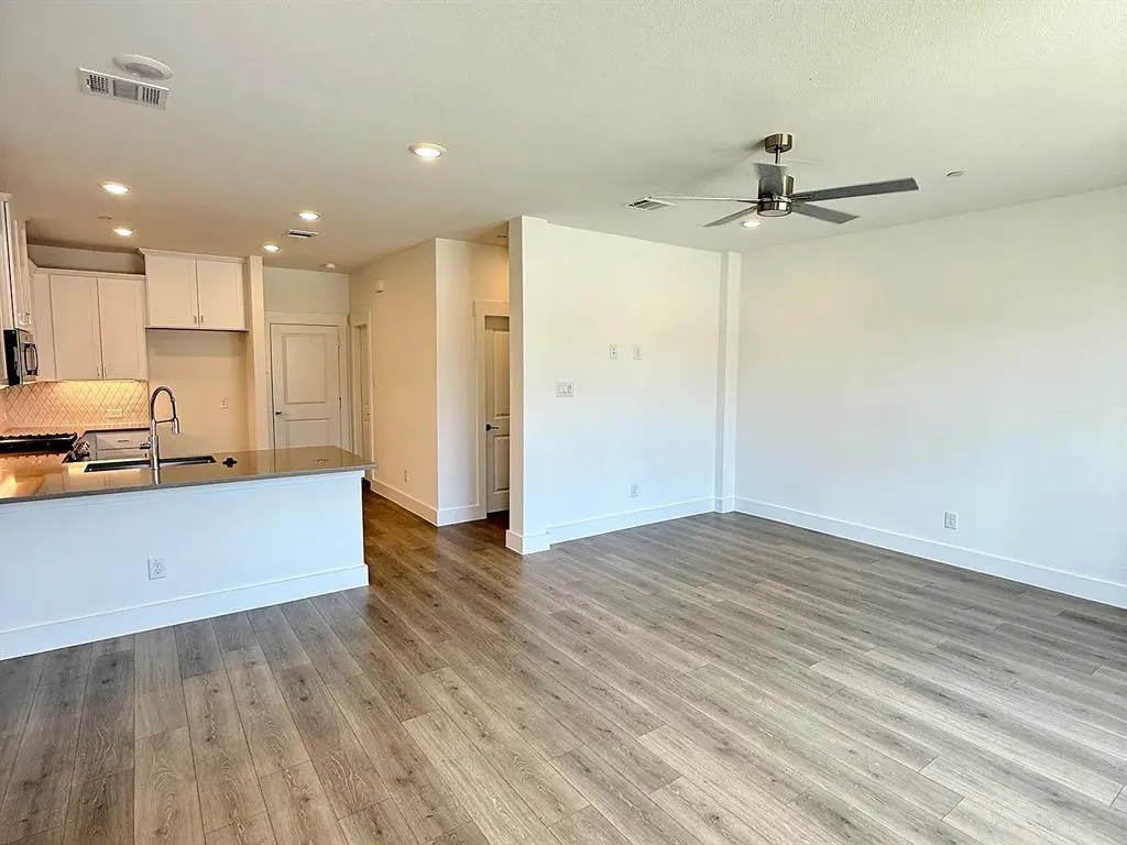 2556 Campden Mews