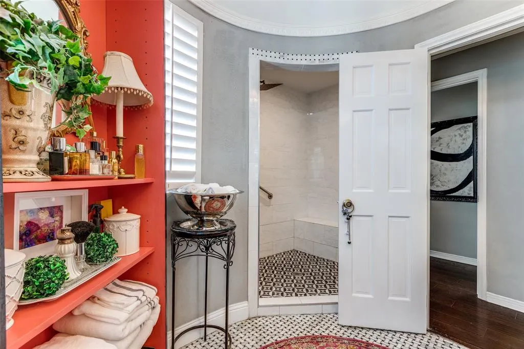 44 Meadowcreek Drive