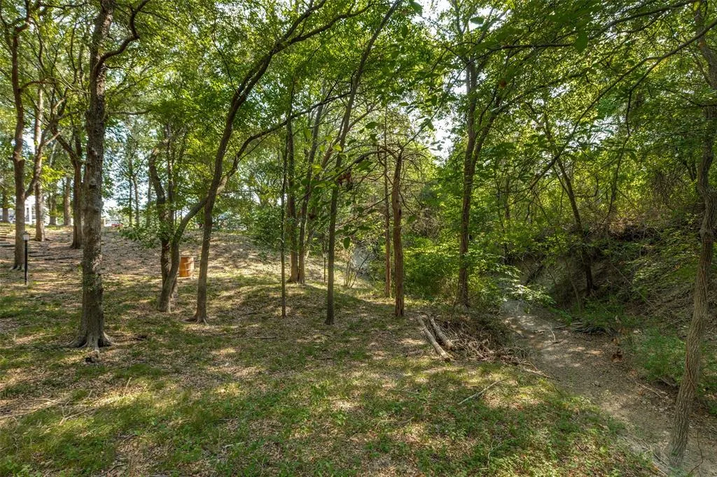 44 Meadowcreek Drive