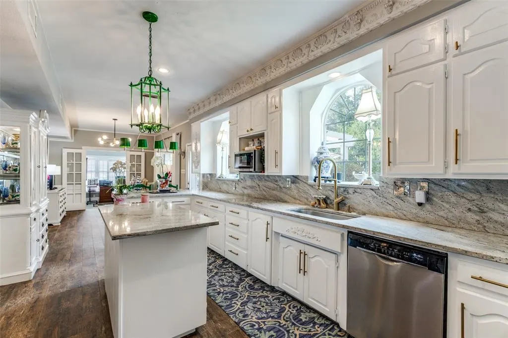44 Meadowcreek Drive