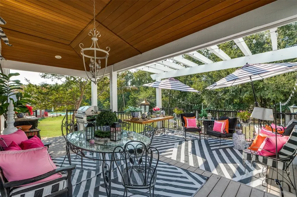 44 Meadowcreek Drive