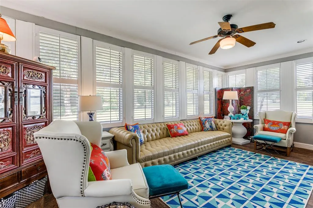 44 Meadowcreek Drive
