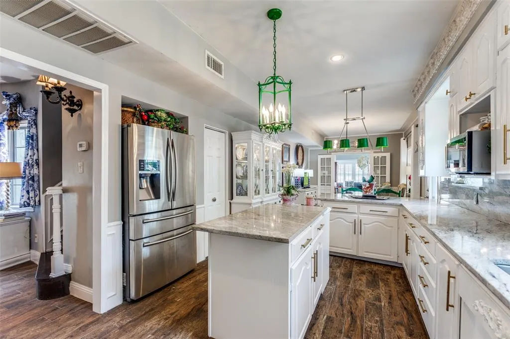 44 Meadowcreek Drive