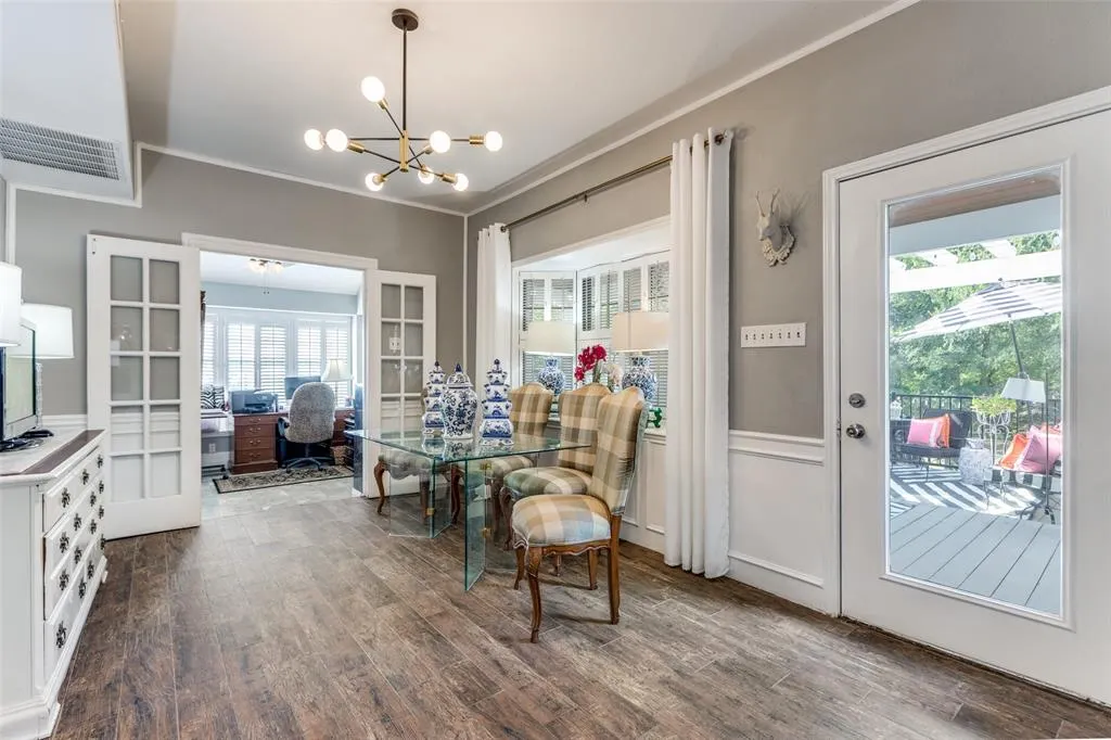 44 Meadowcreek Drive