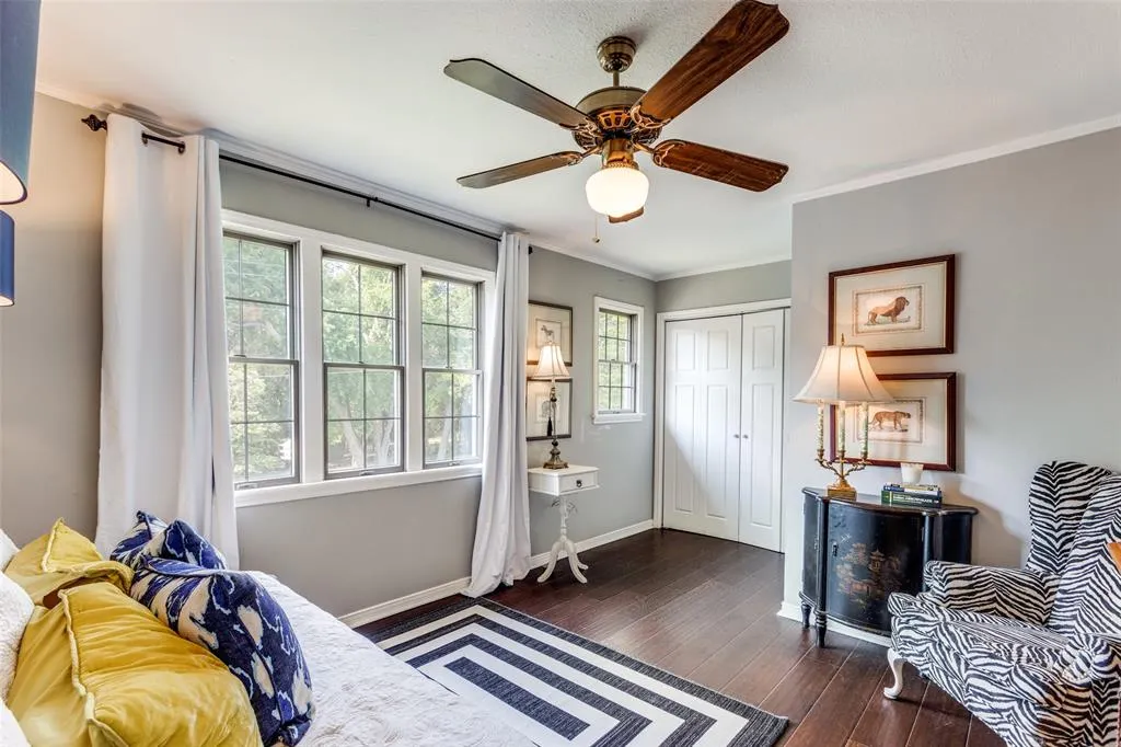 44 Meadowcreek Drive