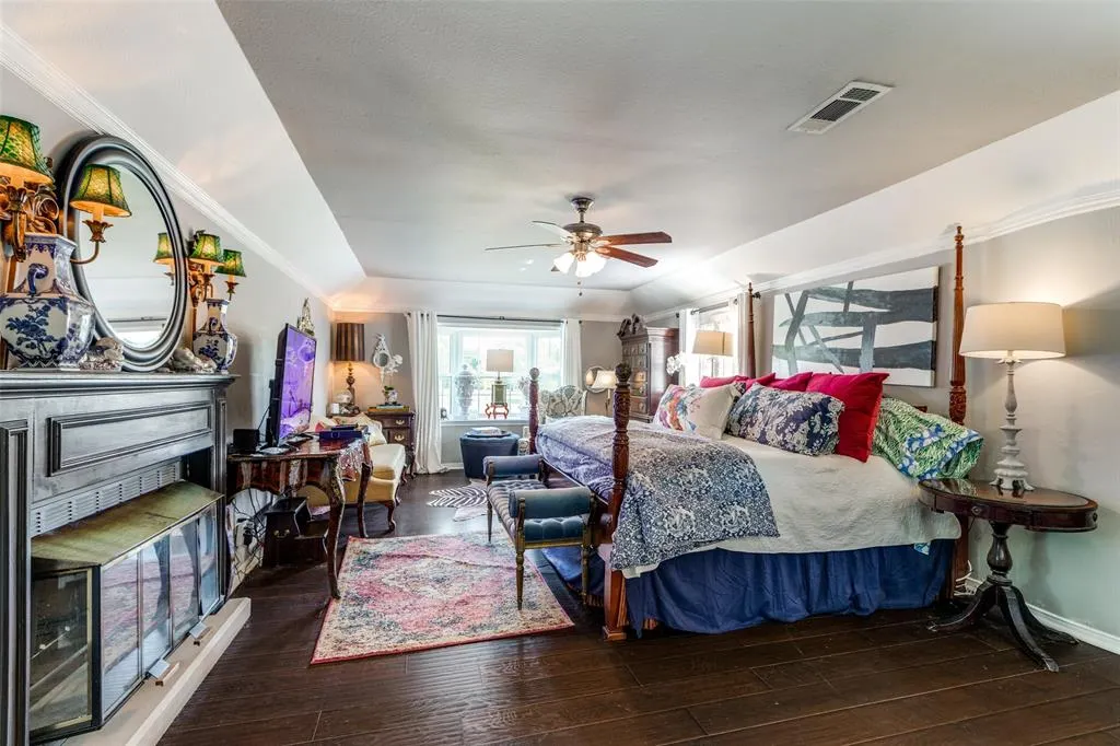 44 Meadowcreek Drive