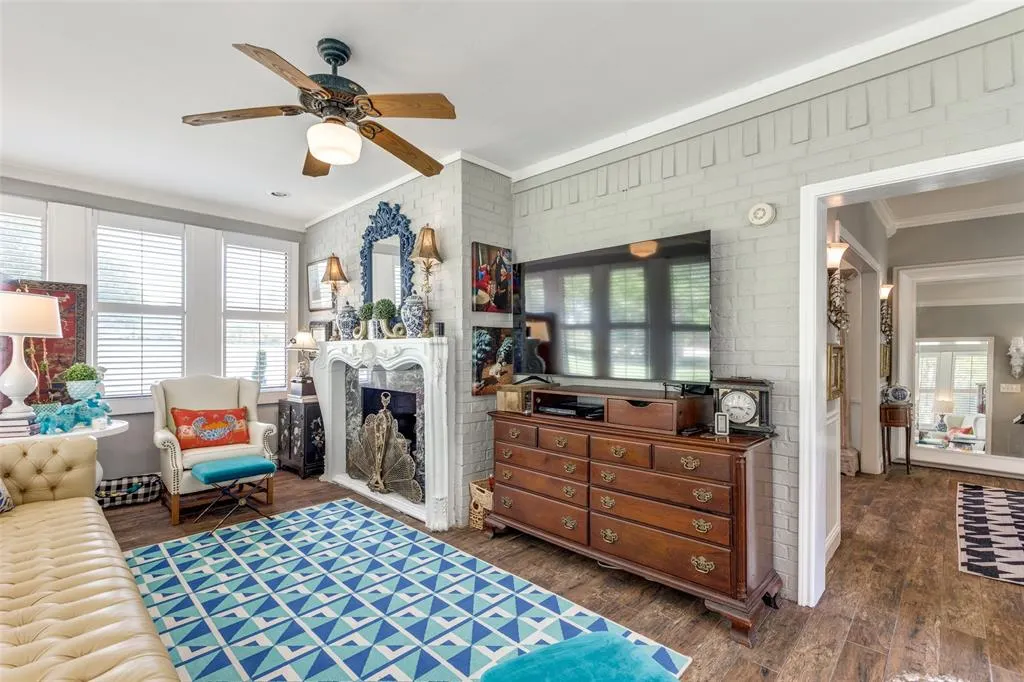 44 Meadowcreek Drive