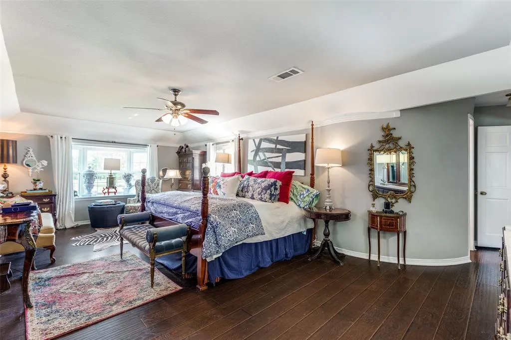 44 Meadowcreek Drive