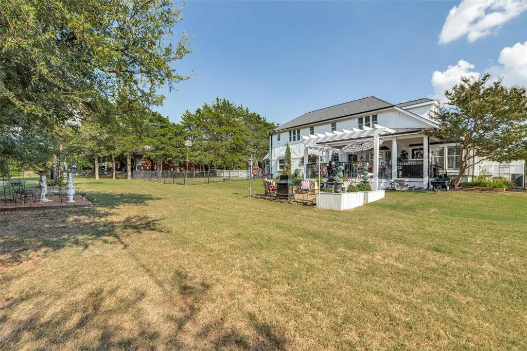 44 Meadowcreek Drive