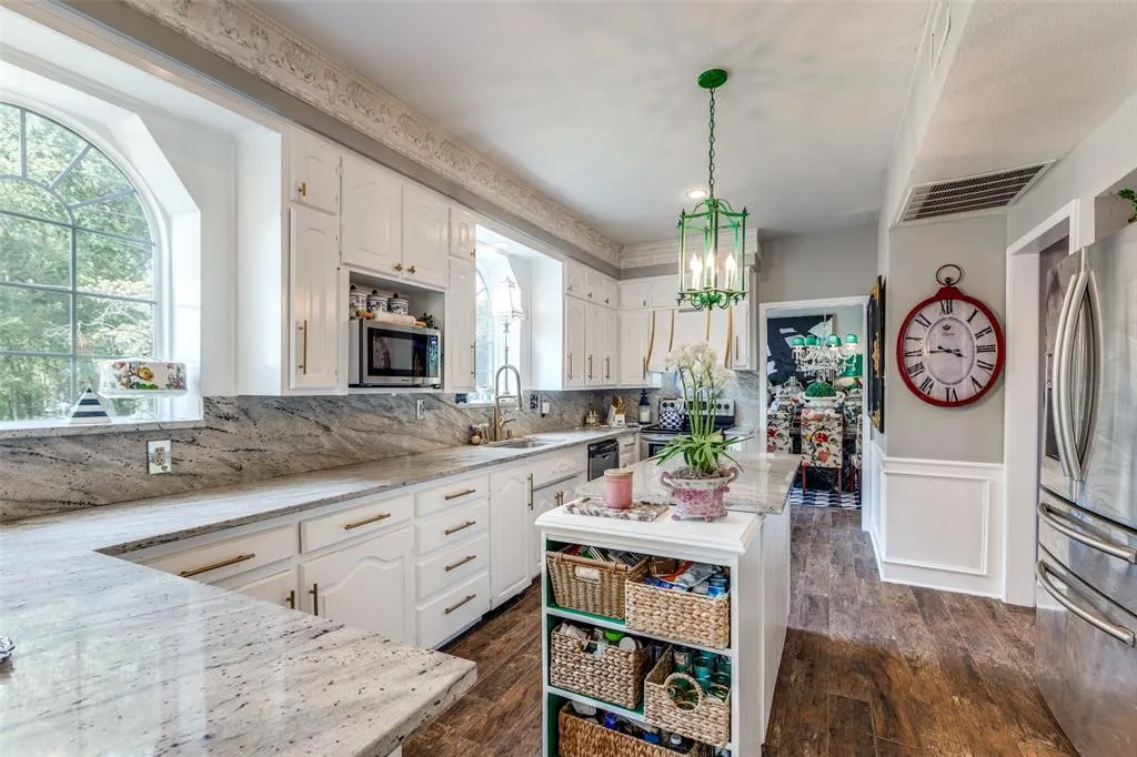 44 Meadowcreek Drive
