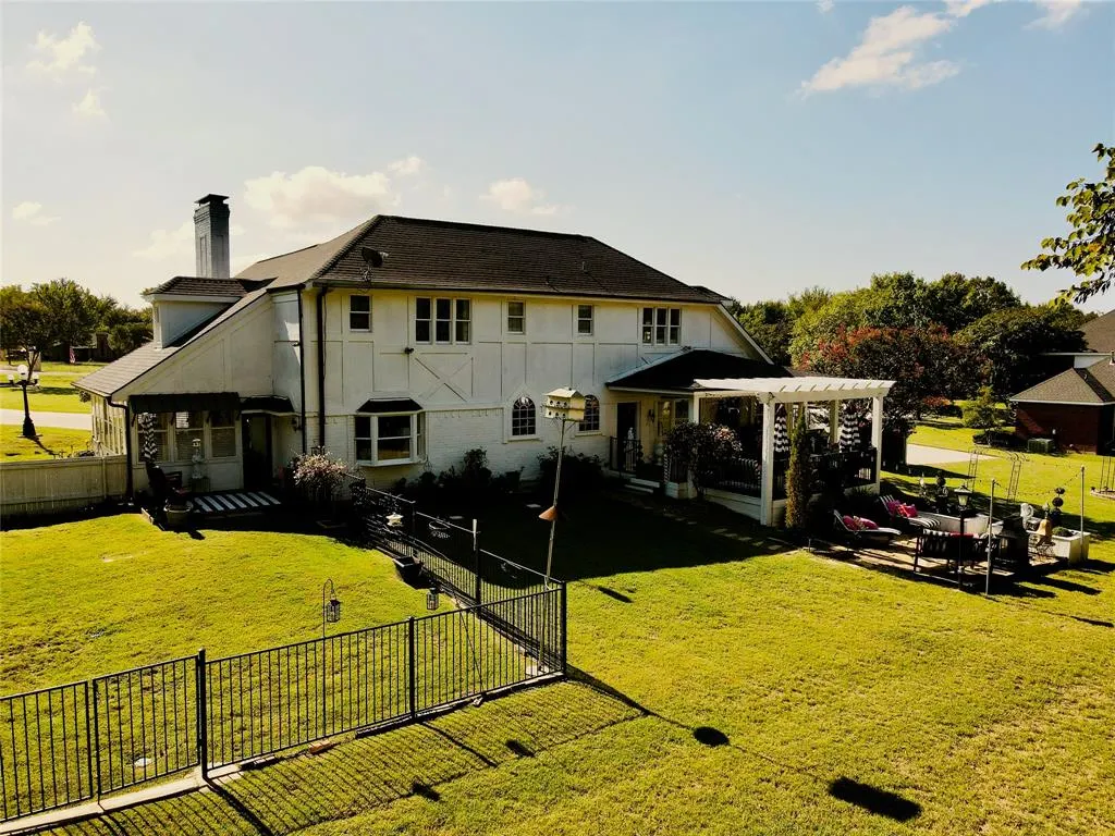 44 Meadowcreek Drive
