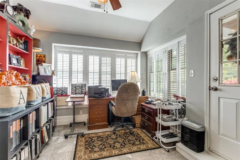 44 Meadowcreek Drive