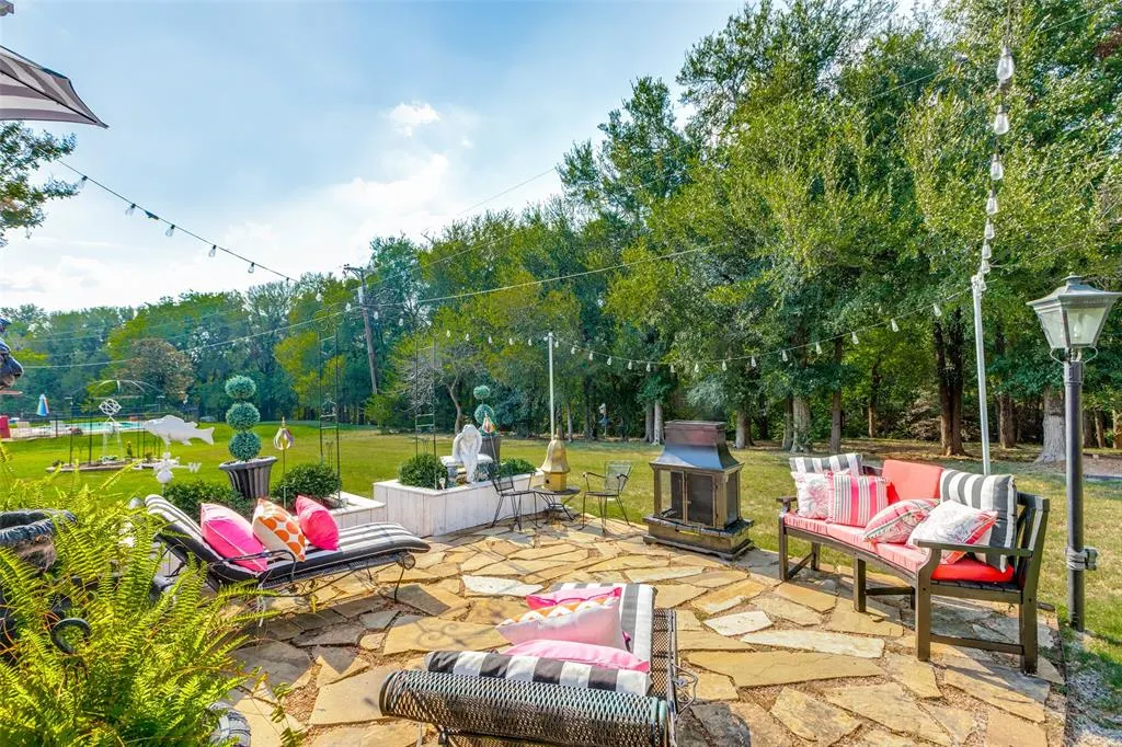 44 Meadowcreek Drive