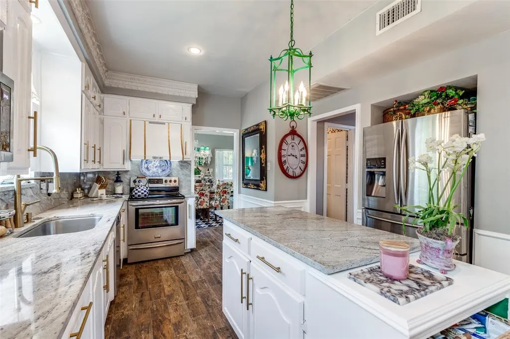 44 Meadowcreek Drive