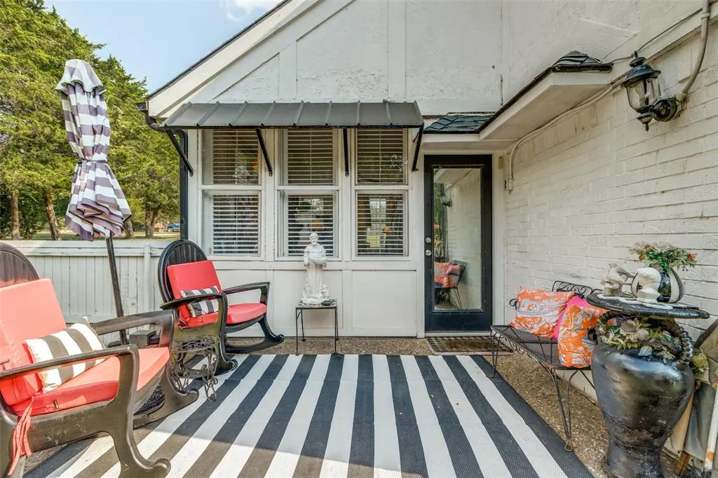 44 Meadowcreek Drive