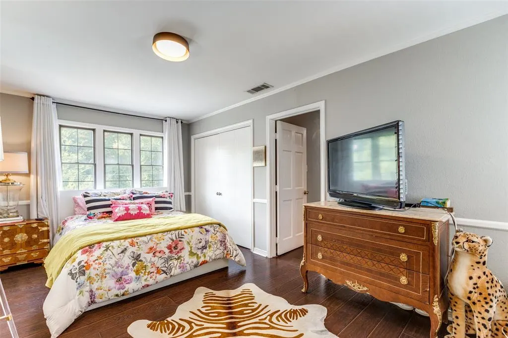 44 Meadowcreek Drive