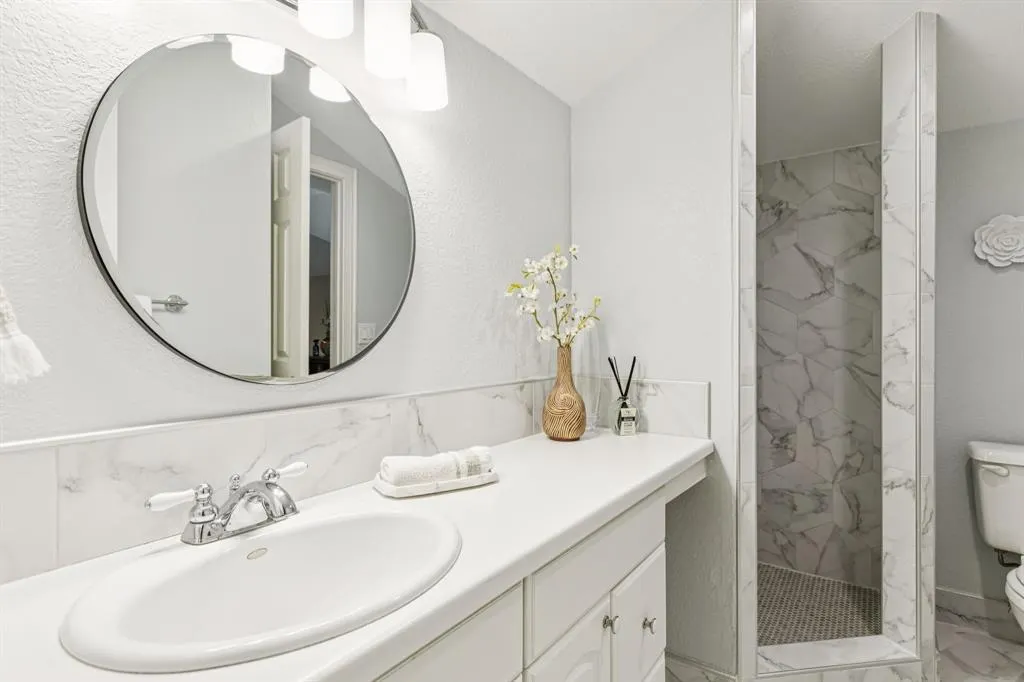 3803 Fishermans Cove
