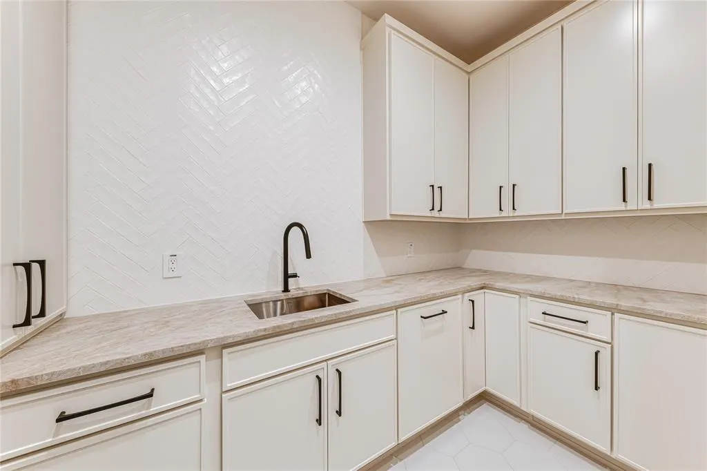 6814 Glendora