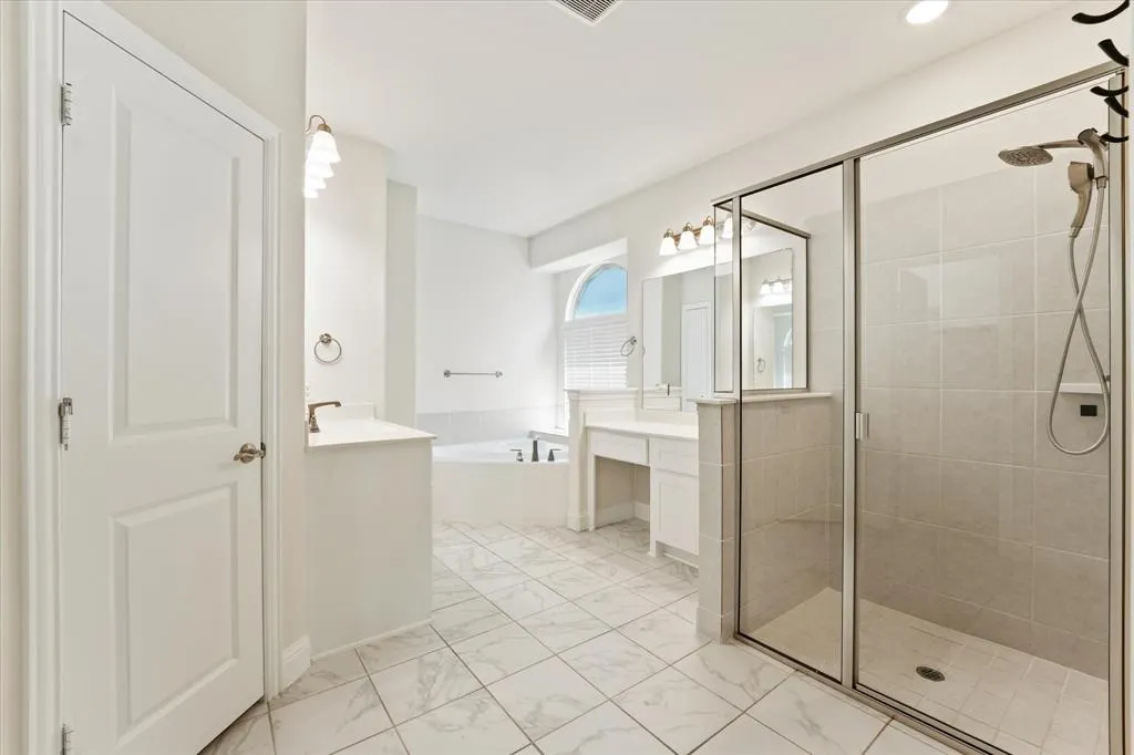 3009 Lakeshore Drive
