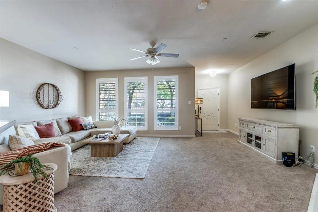 8912 Paradise Drive