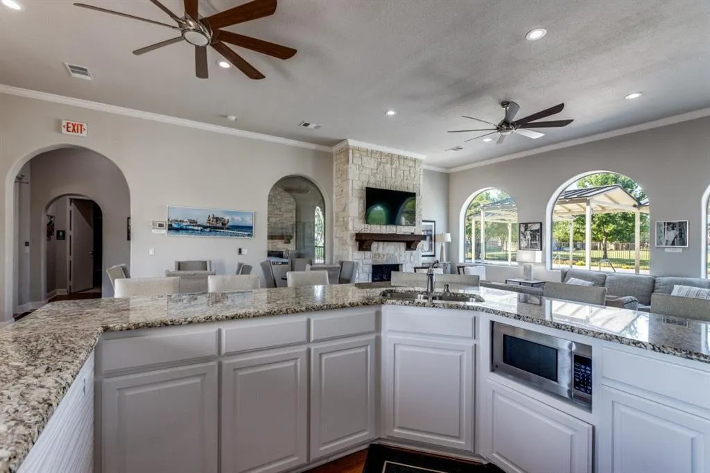 8912 Paradise Drive