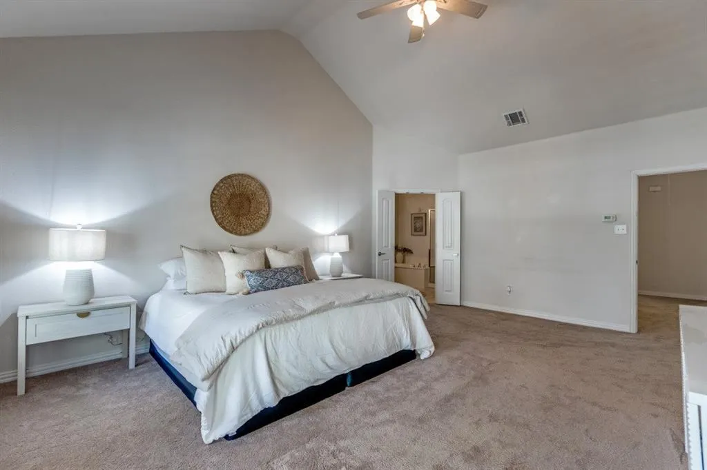 8912 Paradise Drive