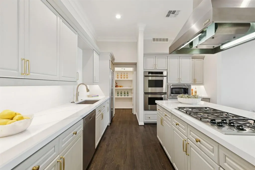 2828 Hood Street, #1506