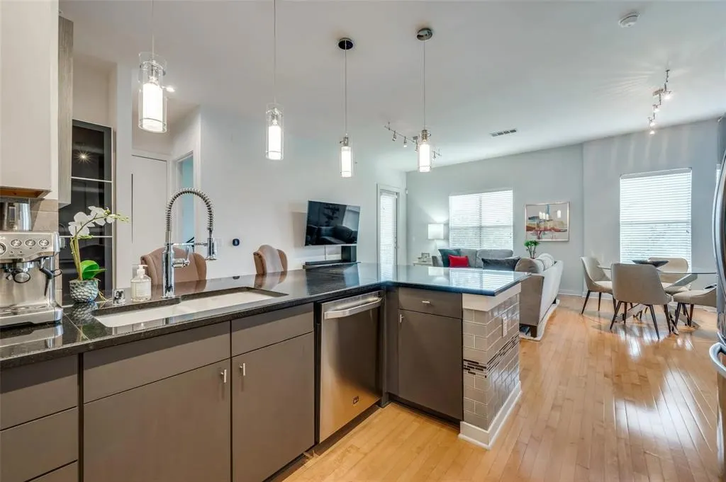 2950 McKinney Avenue, #427