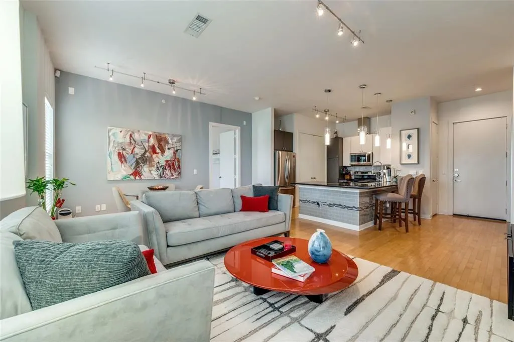 2950 McKinney Avenue, #427