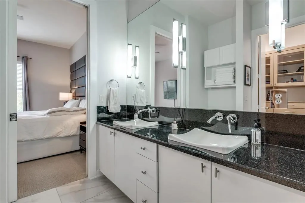 2950 McKinney Avenue, #427