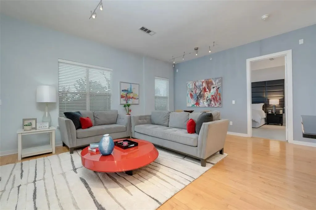 2950 McKinney Avenue, #427
