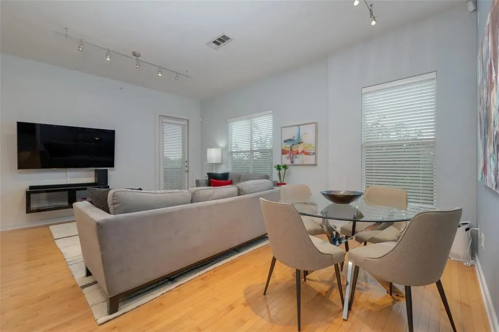 2950 McKinney Avenue, #427