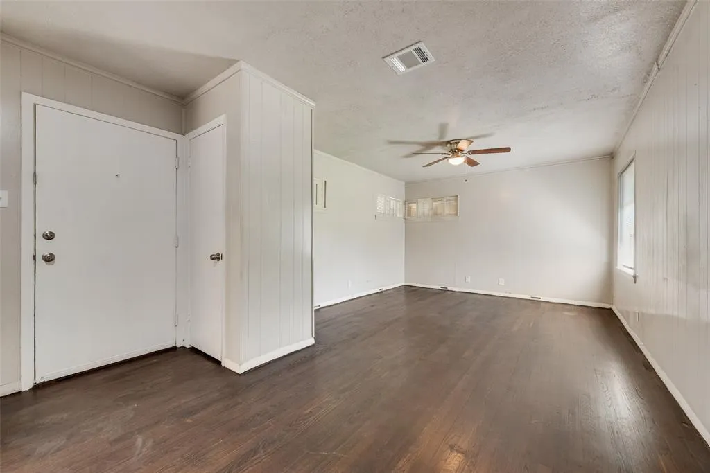 6748 HIALEAH Drive