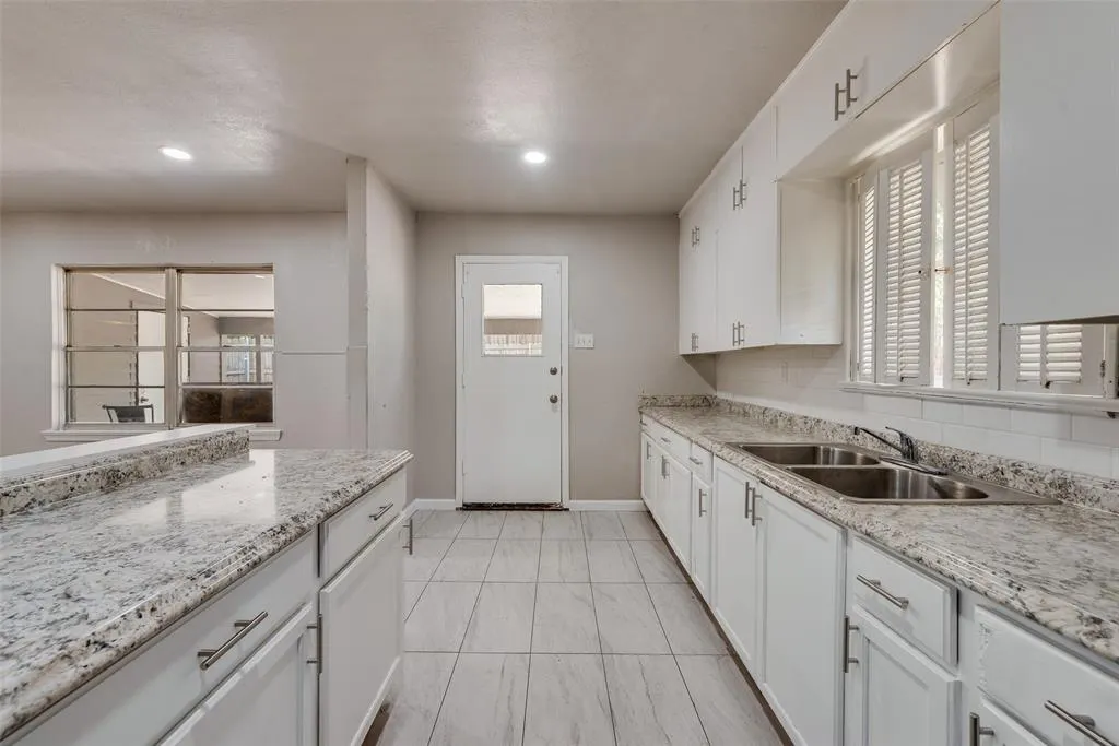 6748 HIALEAH Drive