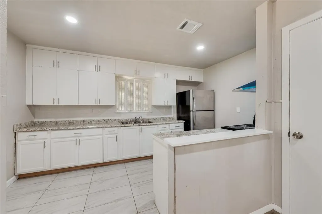 6748 HIALEAH Drive