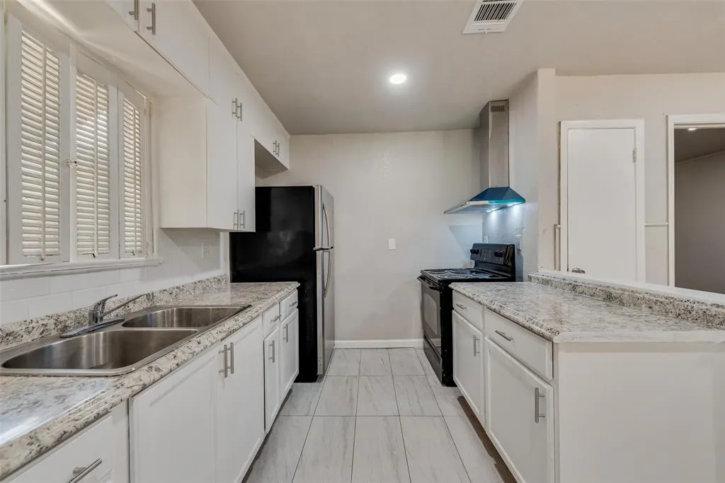 6748 HIALEAH Drive