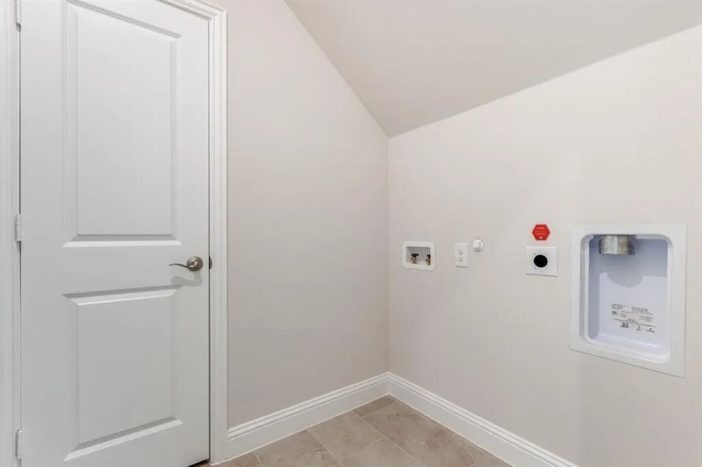 11692 Chepstow Crescent Court