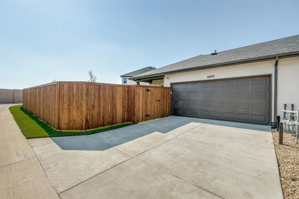 11692 Chepstow Crescent Court