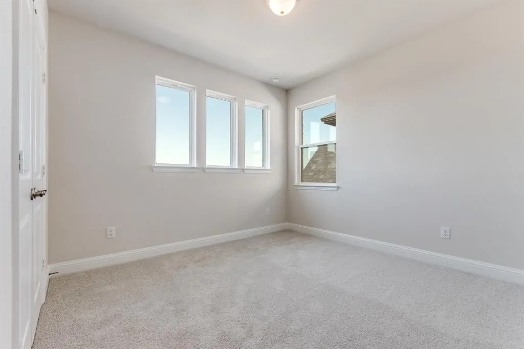 11692 Chepstow Crescent Court