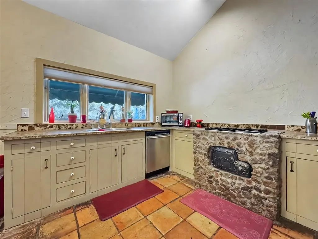 6565 Rockridge