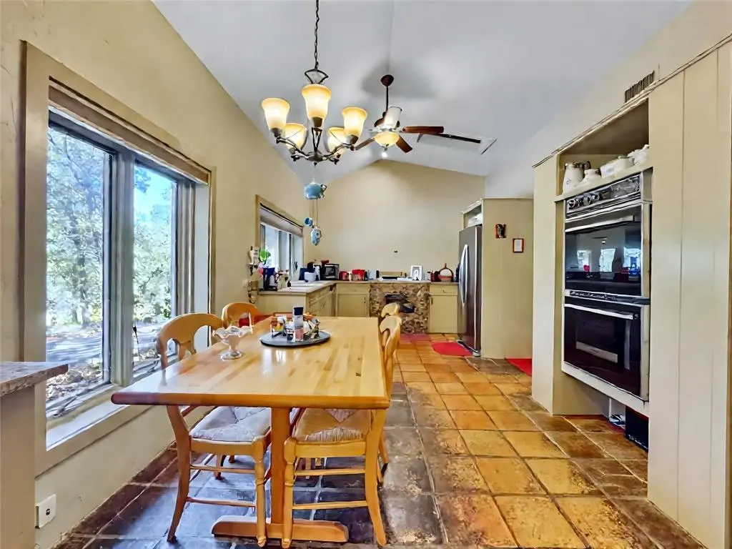 6565 Rockridge