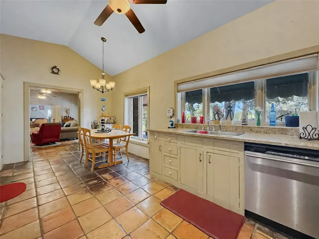 6565 Rockridge