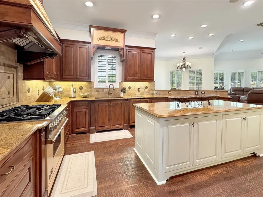6565 Rockridge