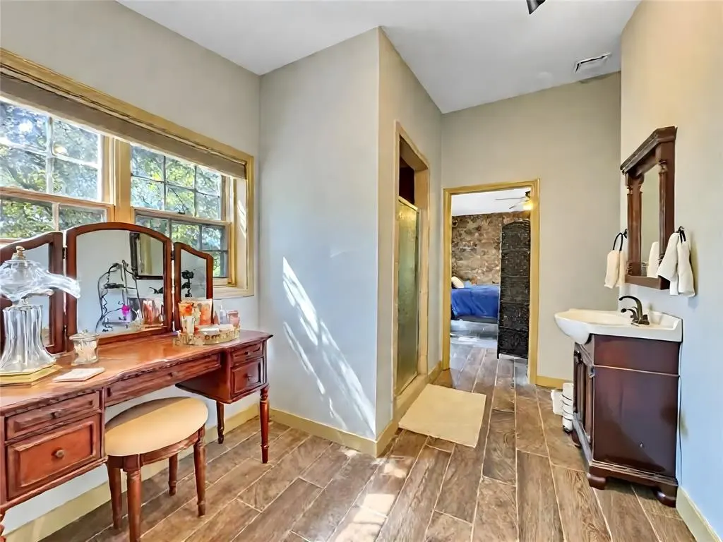 6565 Rockridge
